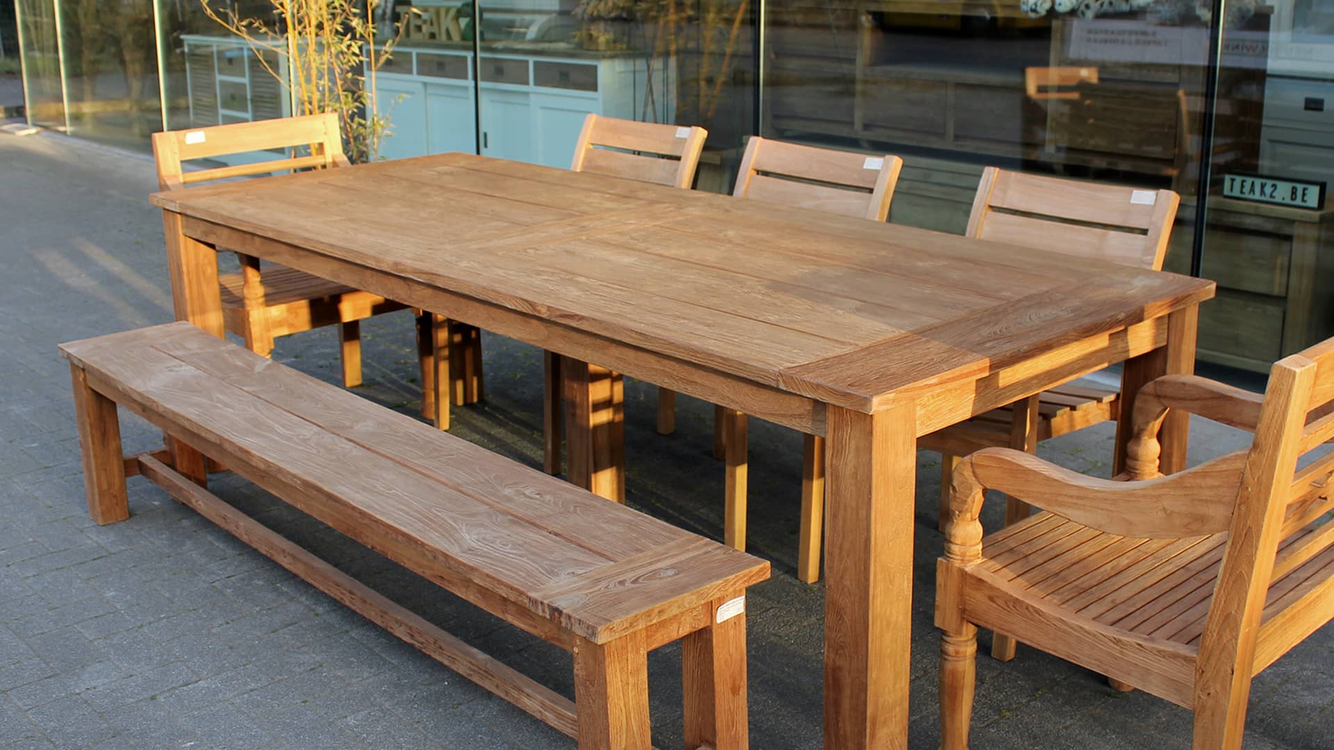 Teak Tuintafel Taman in geborsteld oud teak met kopregel bij TEAK2.